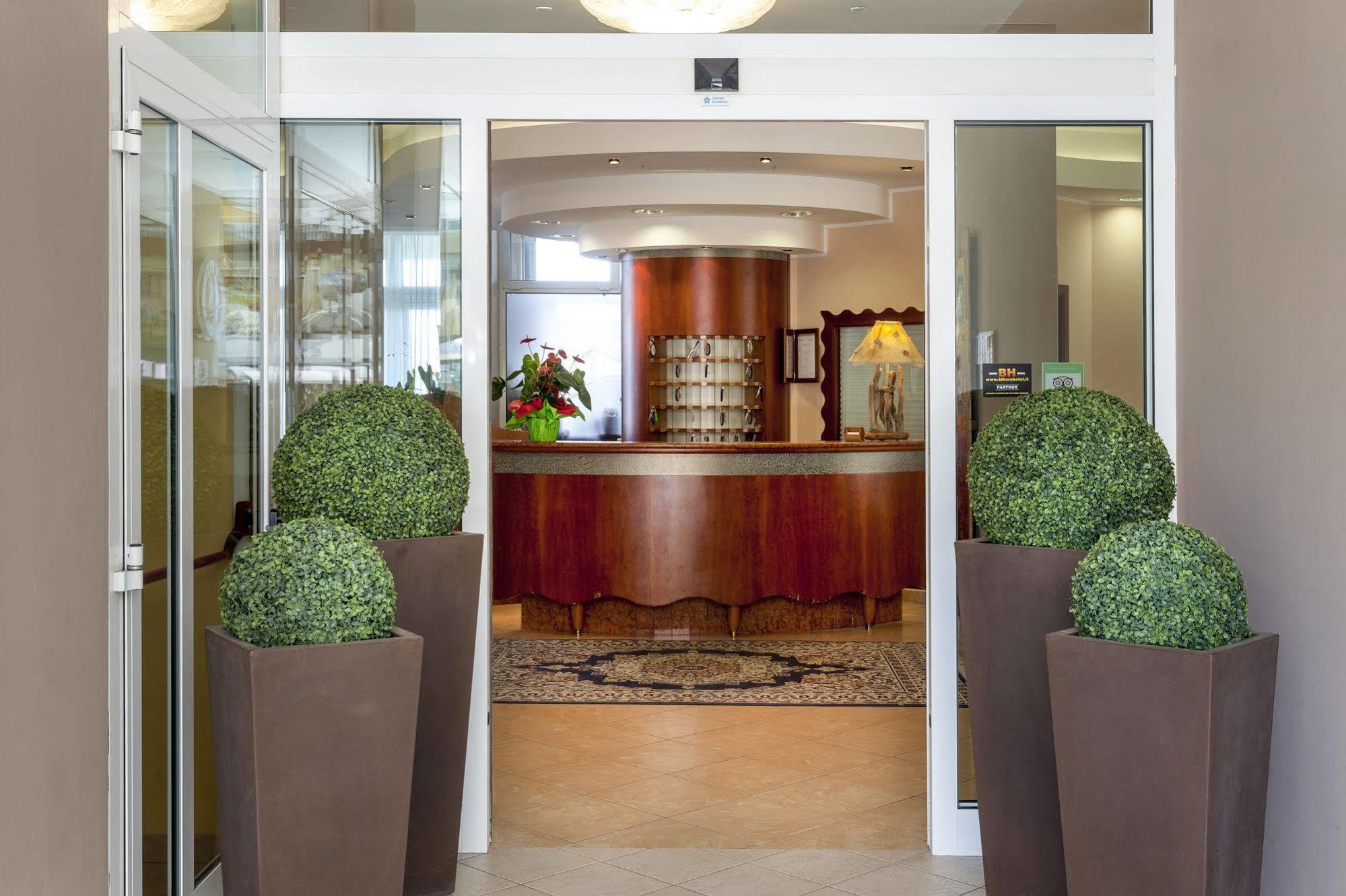 Residence Hotel Piccadilly Rimini Zewnętrze zdjęcie